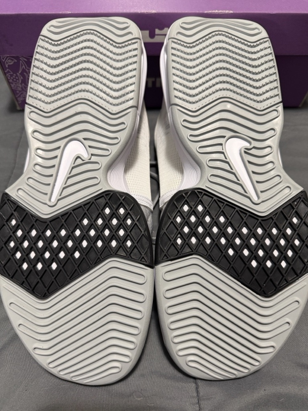 Nike LeBron James Witness VIII White Light Grey Black FB2239-100 Men's Size 10.5 - Picture 5 of 9